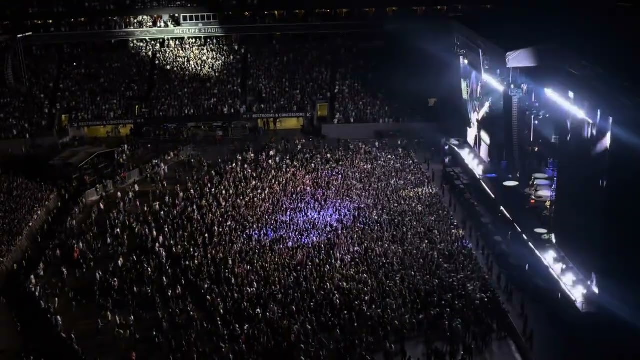 Oasis - “Acquiesce” live MetLife Stadium