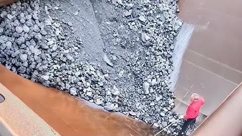 Barge unloading 3600 tons of coal - Part 2 - smooth flow - Vlog of work on the barge