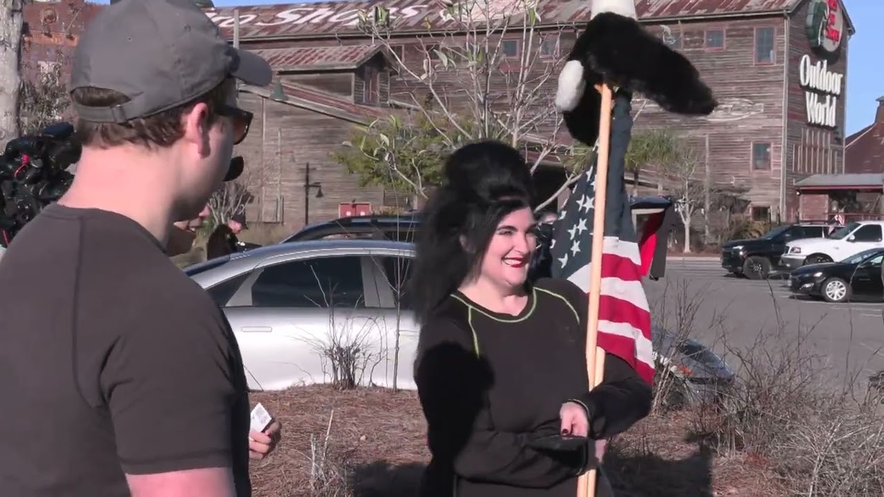 'Patriots' Rally Against Border Standoff: Protest Convoy Heads to Texas