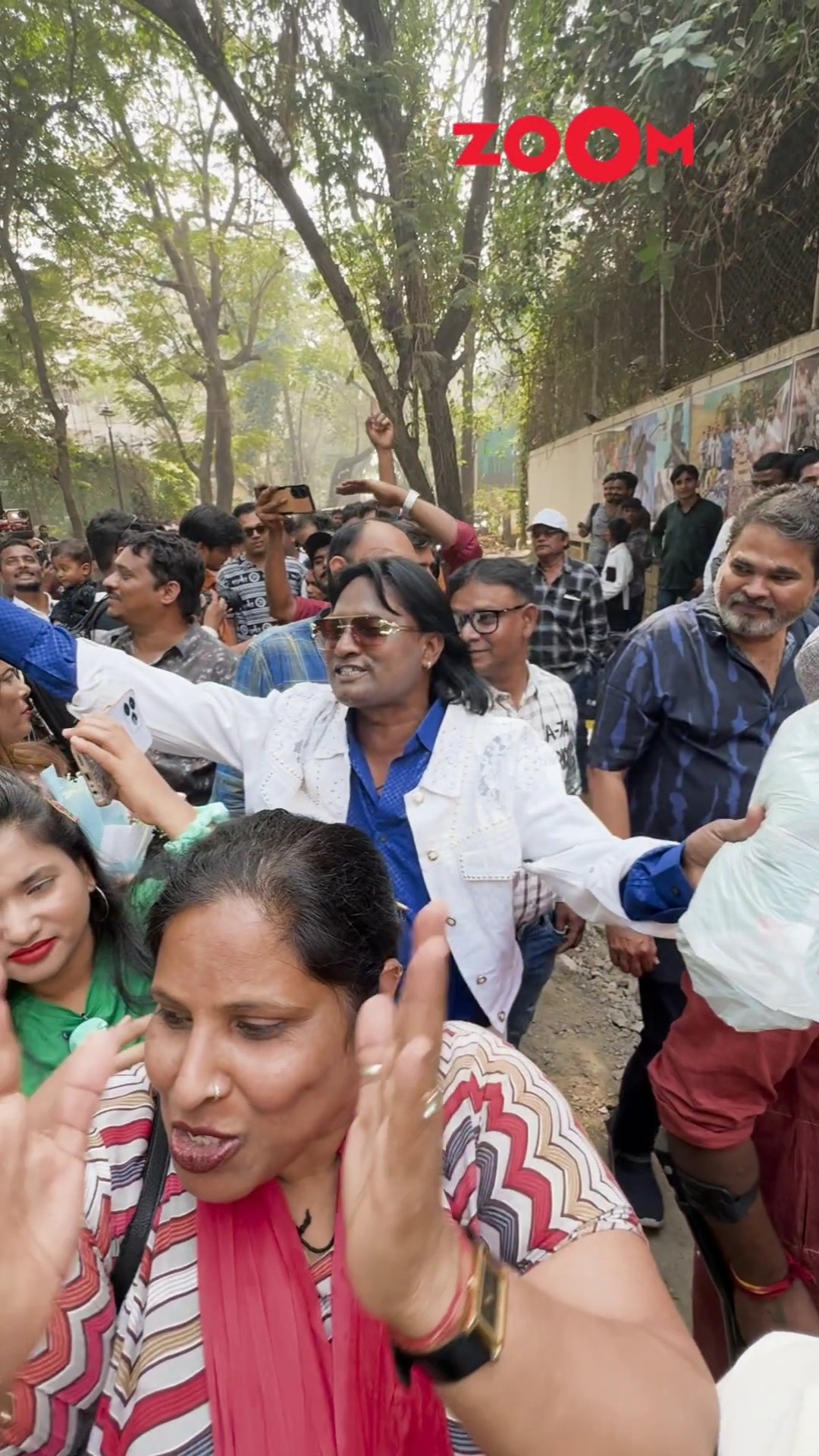 Bobby Deol’s Fans Gather Outside His House, Sing Birthday Song with Love! ? #bobbydeol #shorts