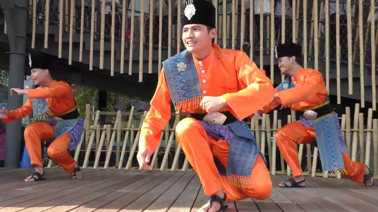 マレーシアのダンス　　マレーシア館前ステージ　大阪・関西万博