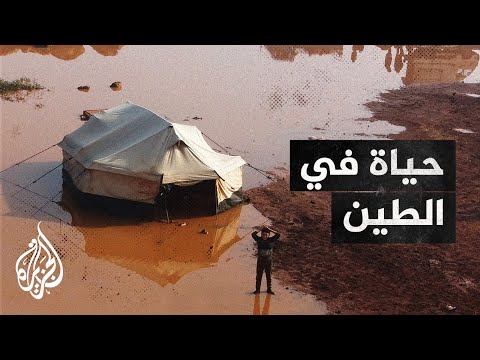 حملة الطين.. فنانون سوريون يلطخون وجوههم بالطين تعاطفا مع النازحين