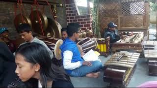 Ayun Ayun Tanjung Gunung, Ayo Ngguyu. Sanggar Dwija Laras SMPN 6 Kediri, kls 8AB, live in 'Comandan'