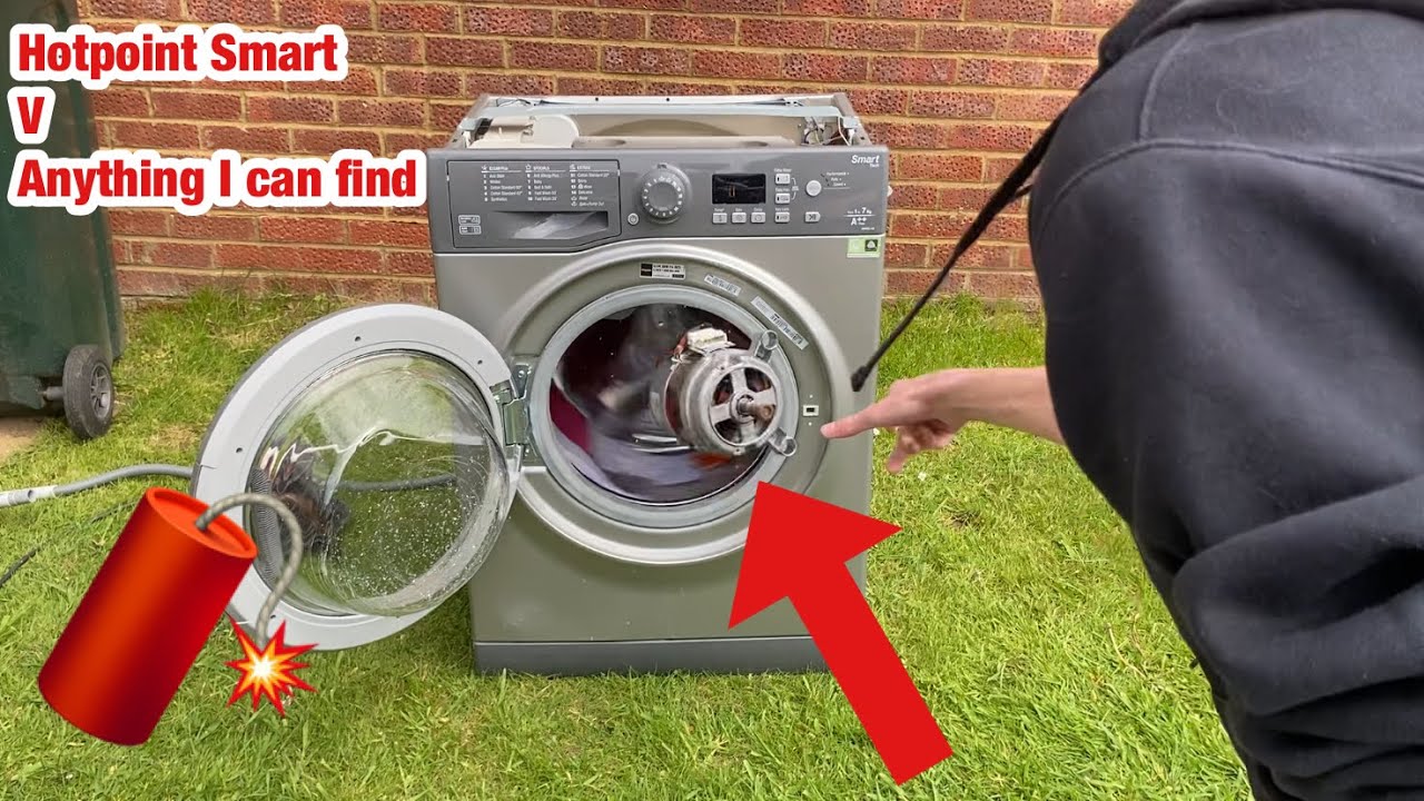 Hotpoint Smart Tech WMFUG742 washing machine Throwing wet items in