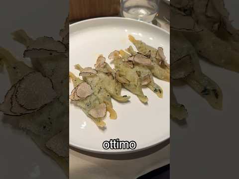 Come si mangia nel ristorante di Armani a Milano? #food