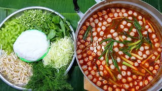 1068 อยากกินตีน ขนมจีนน้ำยาตีนไก่ ตีนล้นหม้อ Rice noodle with spicy pickled fish soup.