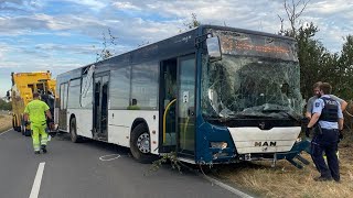 05.09.2022 - Linienbus landet nach Ausweichmanöver im Gebüsch