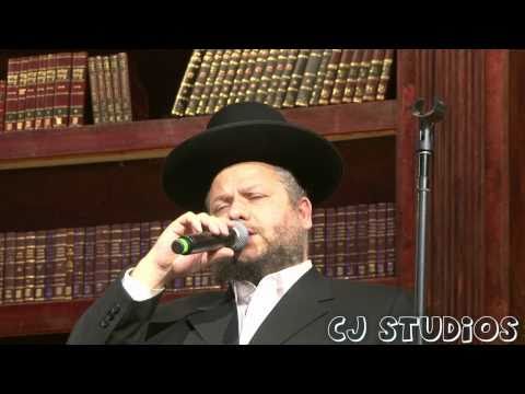 Chazzan Helfgott - Sheyibone  At the Kinus Hashluchim Banquet