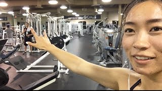 SIGNING AT THE GYM