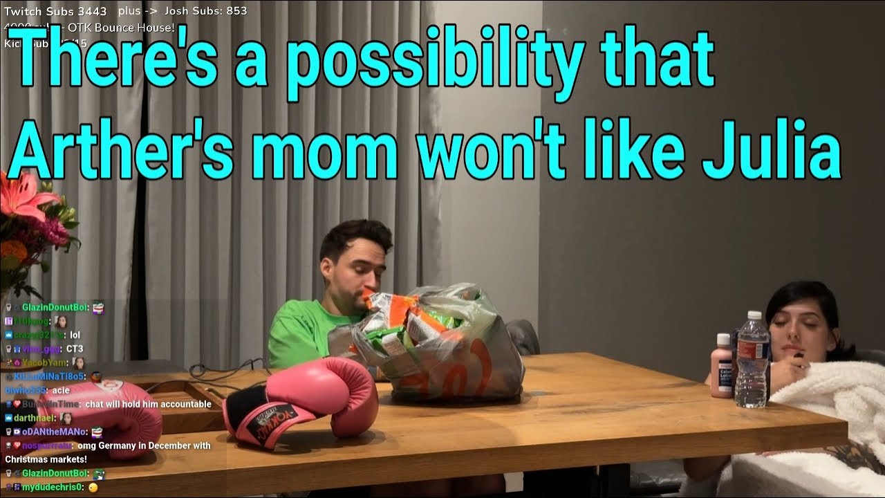 Артур рассказал Джулии, что его мама раньше не любила татуировки.