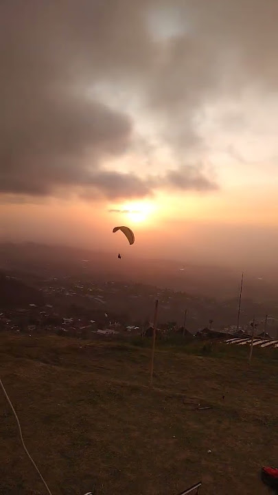 SUNSET Di Bukit Paralayang, Bikin Imajinasi Terbang Melayang