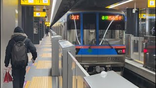 「とても違和感のある中線！」都営 6300形6329F編成（志村車両検修場所属）が当駅始発東急新横浜線目黒線三田線直通各駅停車西高島平行き行きとして相鉄東急新横浜駅中線2・3番線を発車するシーン！