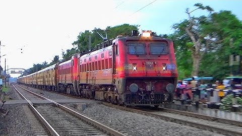 Lighting Fast WAP-4 Loco Led Howrah-Azimganj & Malda Intercity Express Skip Between Railgate | ER