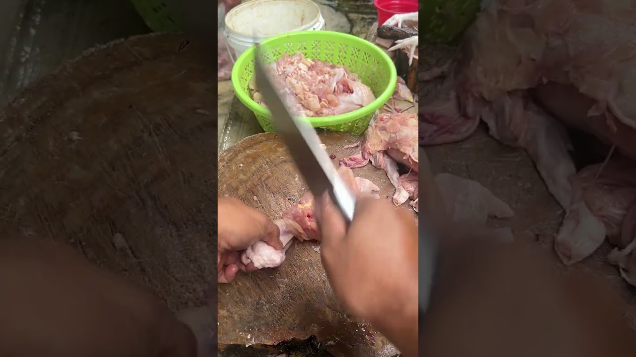 this is how chicken traders release chicken meat and bones 