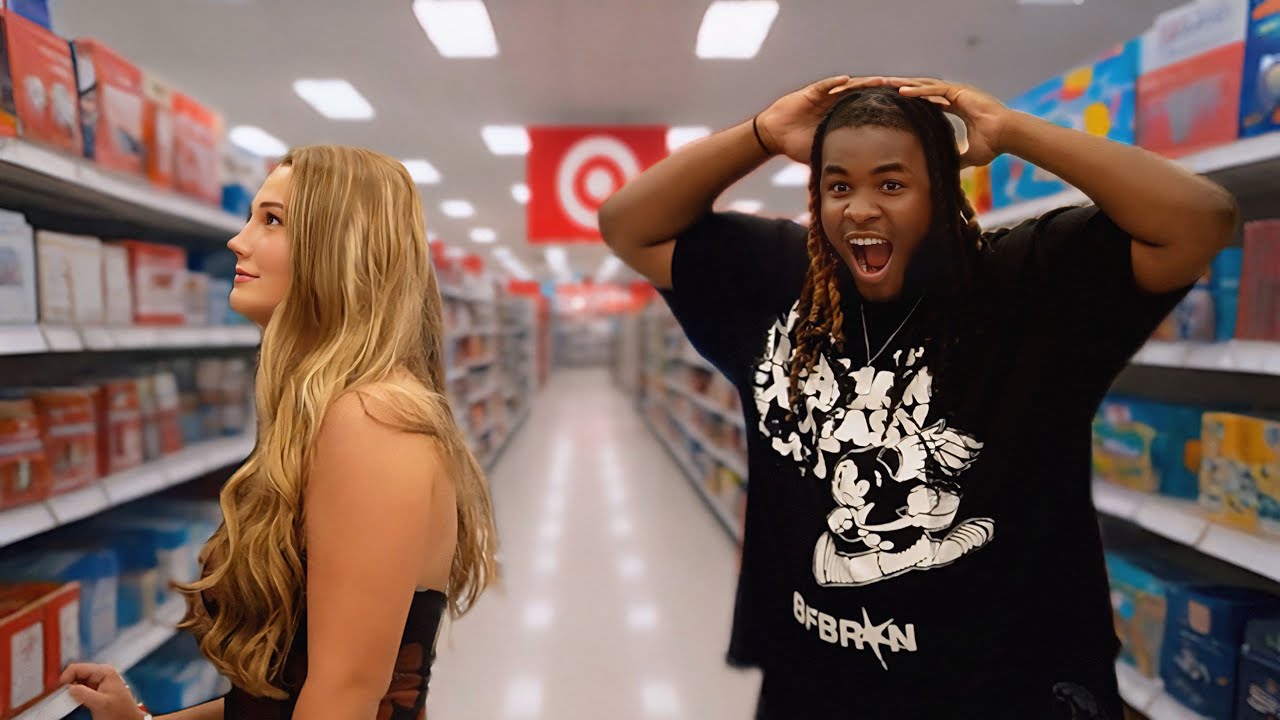 Шутка «Кричать в магазине»