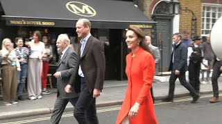 Le prince William et son épouse Kate en visite dans un pub de Soho | AFP Images