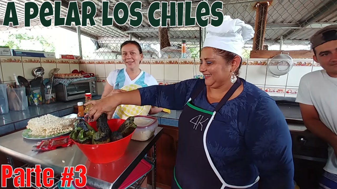 Chiky es toda una experta en cocina a su edad. Chiles rellenos con carne Salvadoreños. Parte 3 gladys