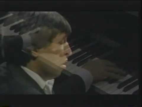 Murray Perahia plays Rachmaninoff Etude Tableaux Op.39 No.6 in A
