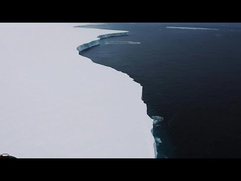 Самый большой в мире айсберг сняли британские пилоты