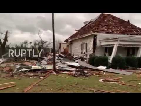 USA: Tornadoes kill at least 14 in Alabama