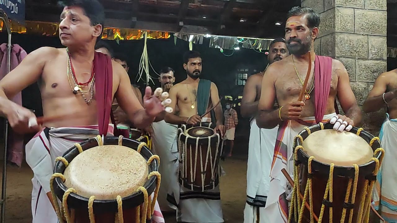 Double Thayambaka by Porur Unnikrishnan and Mattannur Udayan Namboodiri at Ayalur Siva Temple Part 1