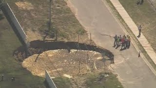 Large sinkhole prompts evacuations in Tarpon Springs