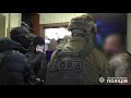 У Миколаєві поліцейські та КОРД затримали групу зловмисників на вимаганні