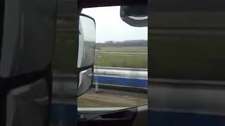 TGV SNCF qui passe sous mon camion semi-remorque