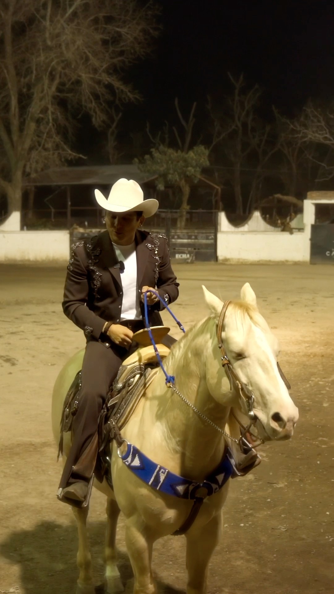 Quien se lleva se aguanta... #TeAclimatas de Edwin Luna y La Trakalosa de Monterrey  ? en YouTube