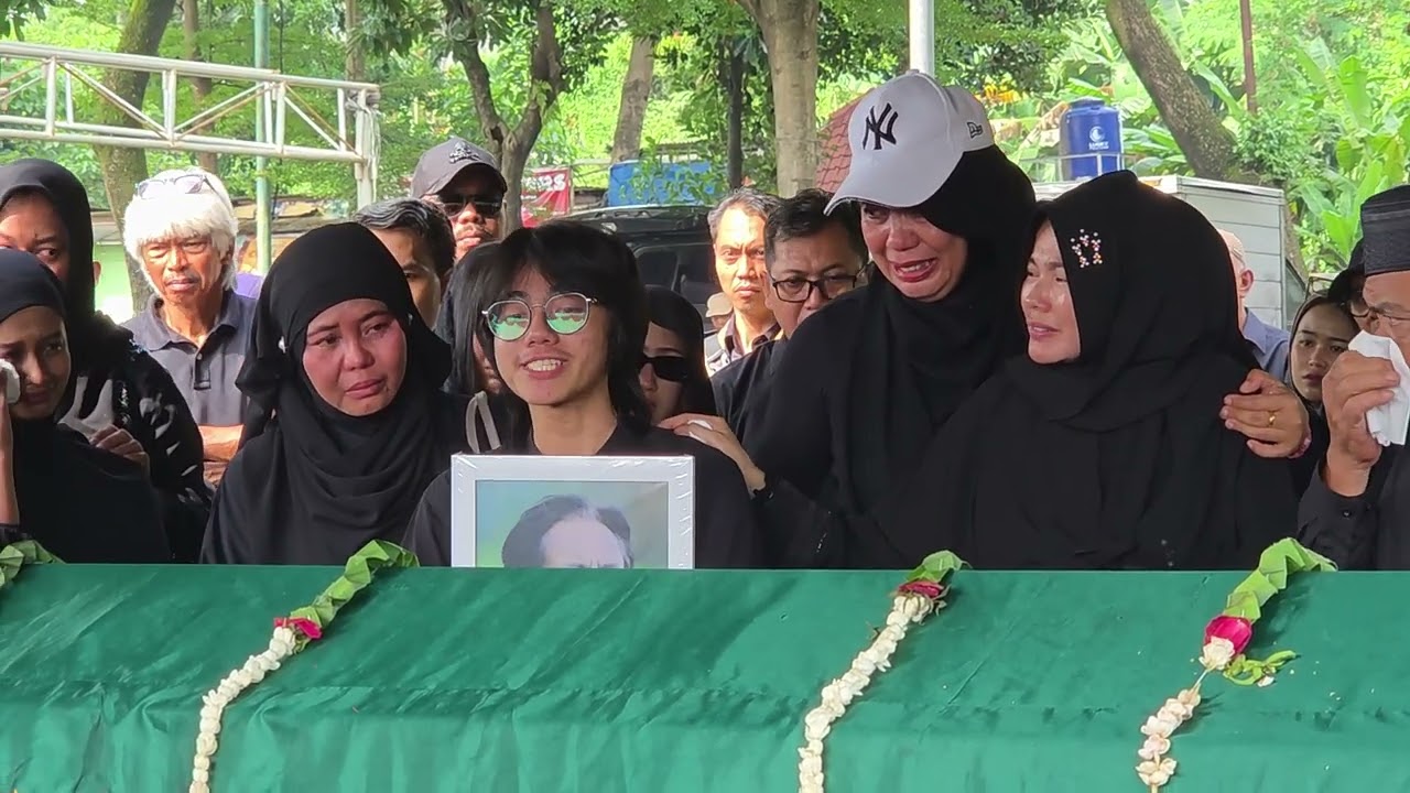 Prosesi Pemakaman Epy Kusnandar