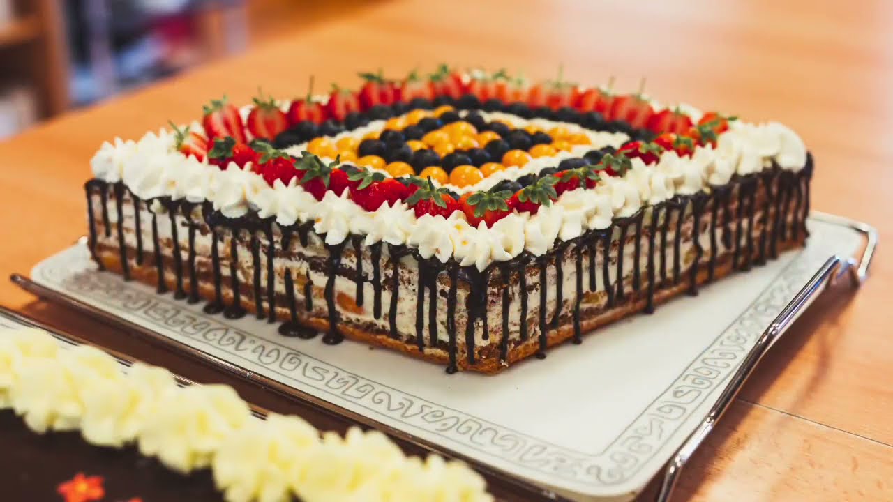 Sahnetorte mit Pudding, Aprikose und Früchte - YouTube