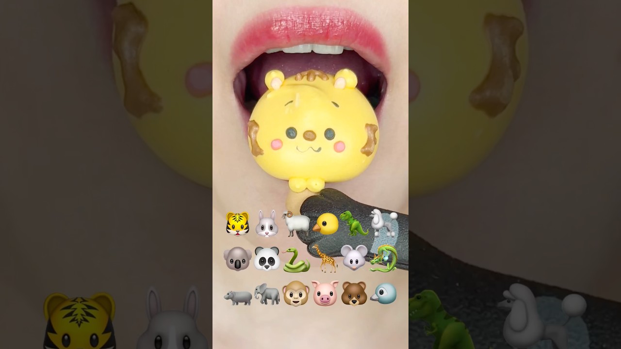 ASMR EMOJI FOOD 🐯🐰🐏🐤🦖🐩🐨🐼🐍🦒🐭🐉🦛🐘🐵🐷🐻🐦 이모지 먹방 (sped up)