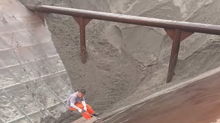 Barge unloads 2500 tons of river sand - The flow of sand is very relaxing