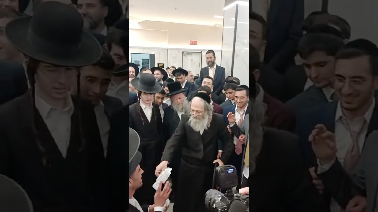 המשפיע הרה״צ ר׳ אלימלך בידרמן משמח חתן יתום