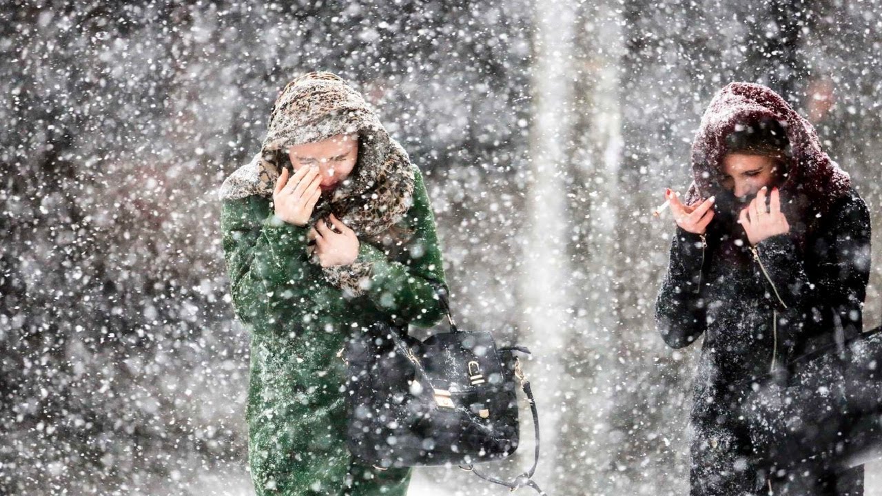 Челябинскую область и Хабаровский край замело снегом