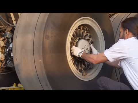 Videó: Kézi polírozott Boeing 777 kerék eredeti kávéasztalhoz