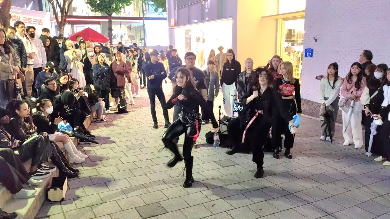 [STREET ARTIST] BLACK MIST: ALINA & TIM. HONGDAE BUSKING (SUPER). 230506.