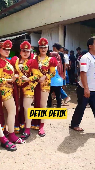 SUASANA PENARI DOLALAK DEWI ARUM TURUN PANGGUNG