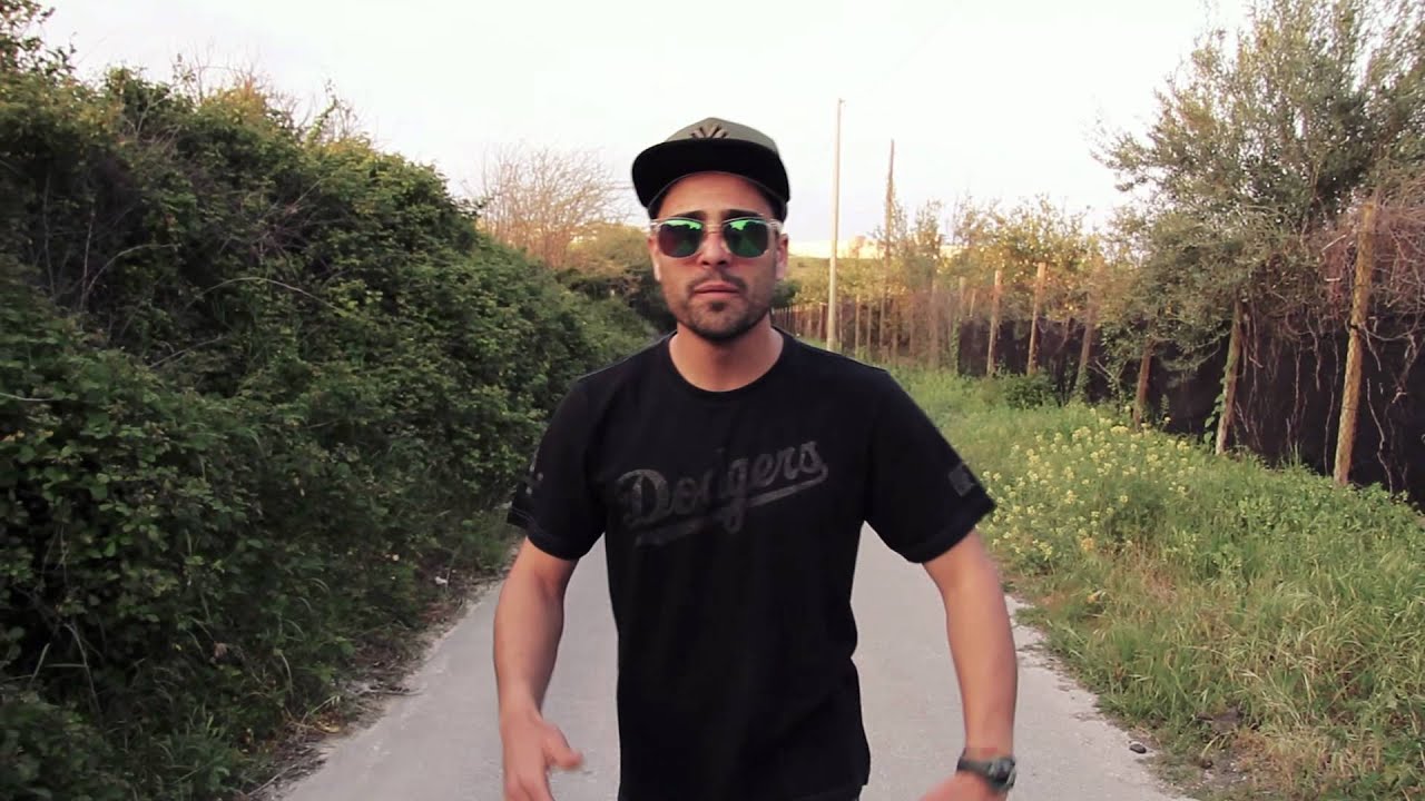 LIO ASHAM-LEVICCI MANO