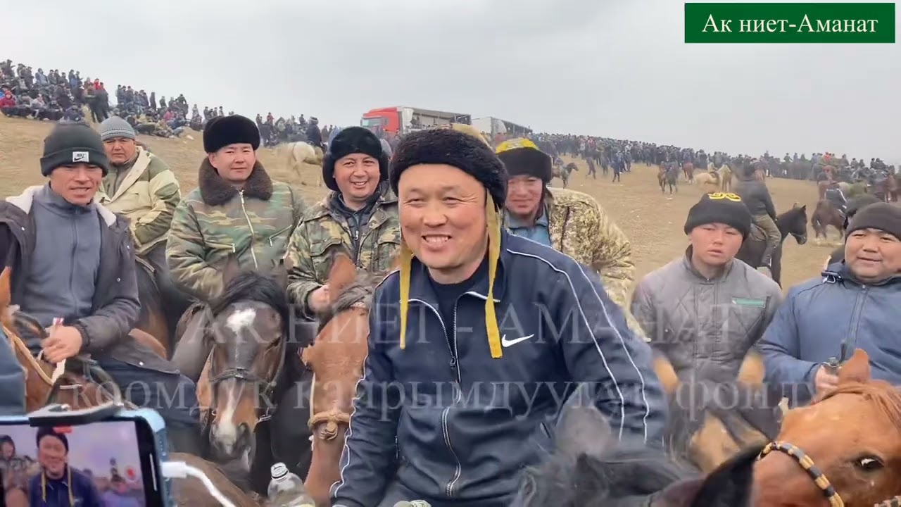 Чубак ажынын улагында Абдыкалык ажы Машинага таштады. Бул байгелер да буйруганына буйруйт.