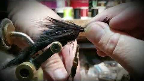 Fly tying video: the NP Bunny Leech