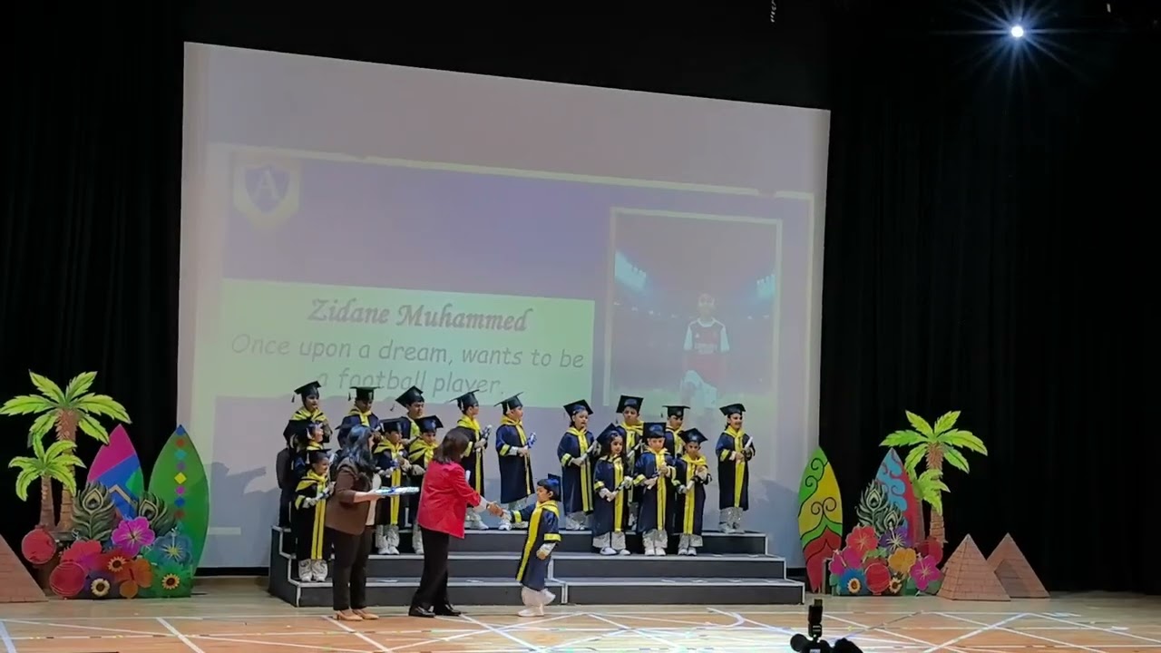 amity graduation kg2
