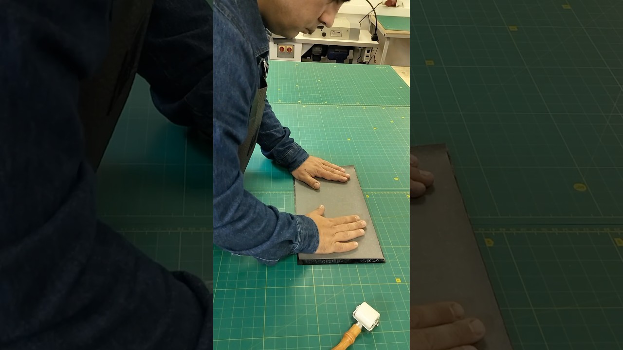 Premium alligator leather cardholder: handcrafted for style and durability. 