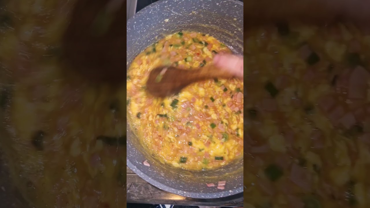 Eieromelett mit Käse, Zwiebeln und Schinken 👌👌👌👌