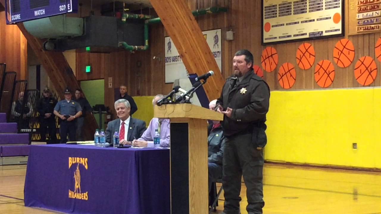 Harney county Community meeting on refuge standoff YouTube