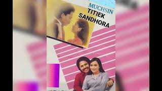 Download Lagu TITIEK SANDHORA \u0026 MUCHSIN A. - Ciuman Pertama (1979) cipt. Titiek Puspa - Band Panca Nada MP3