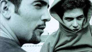 Video thumbnail of "Estopa - El de en Medio De Los Chichos [Estopa 1999]"