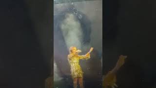 Mika Singh And Kanika Kapoor show  and pen musum holi festival 