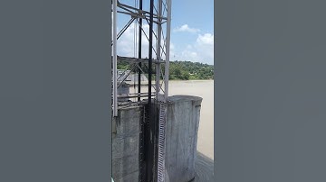 जब ज़िन्दगी समंदर में गिराती है,तब वख़्त तैरना  सिखा देता है... #lake  #nature #comment #shorts