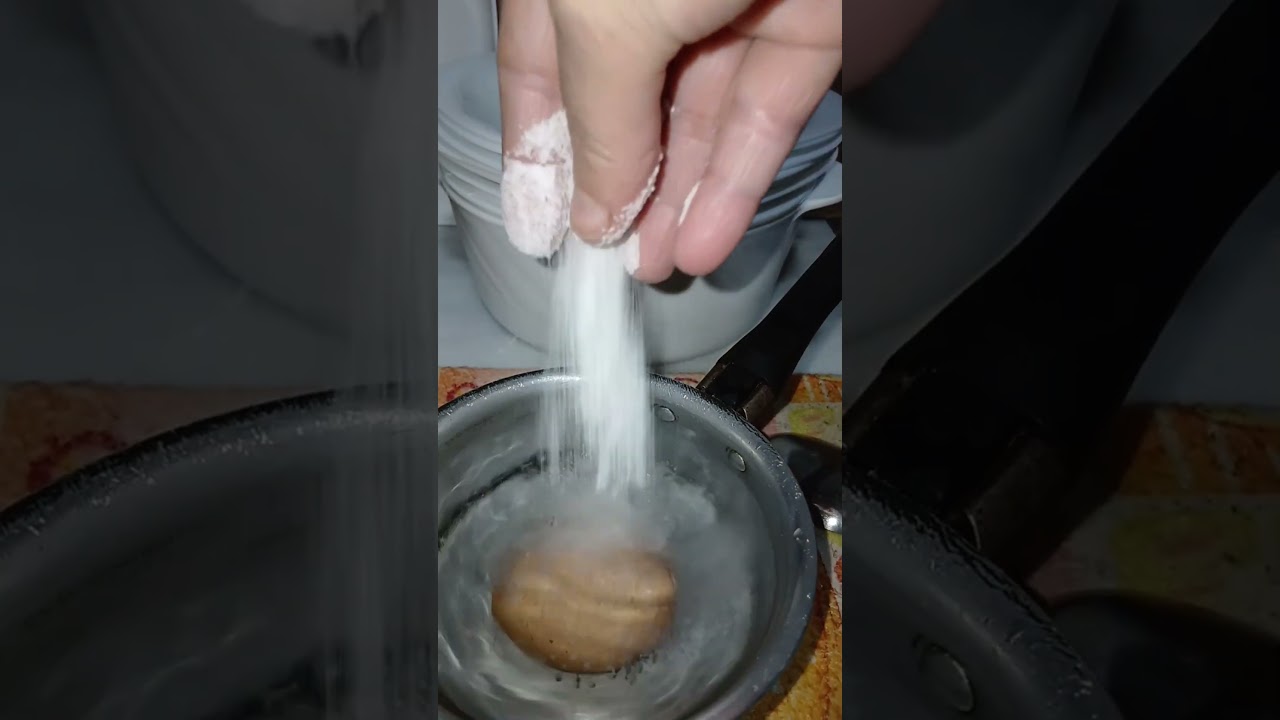 لماذا طفت البيضة فوق الماء عندما أضفنا الملح؟